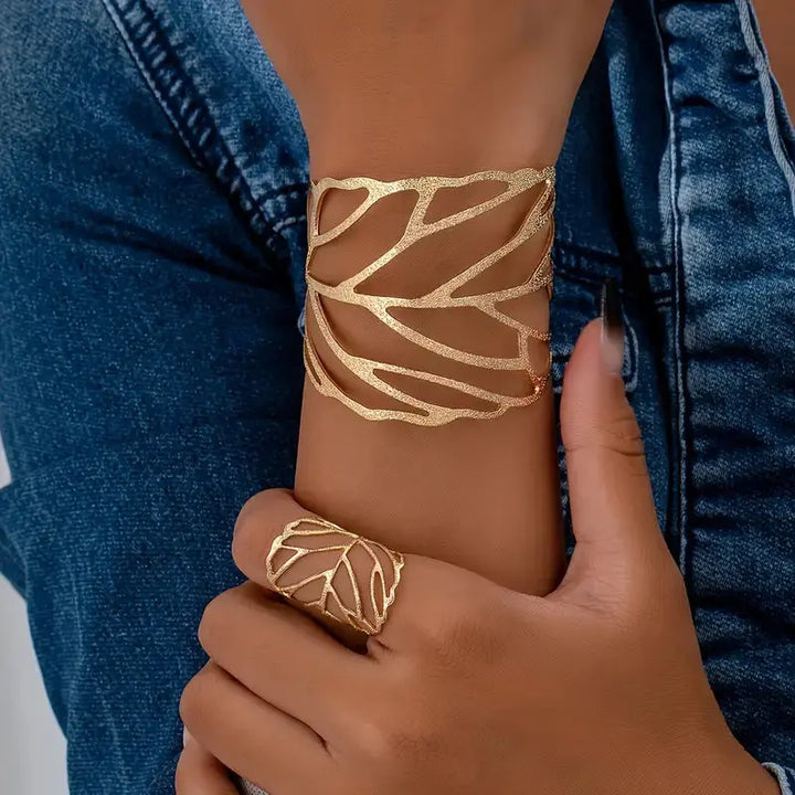Bracelet Rigide Vintage avec Ornement en Feuille