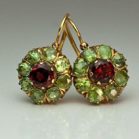 Boucles d'Oreilles Chic Ronde ornées de Cristaux Verts et Rouges
