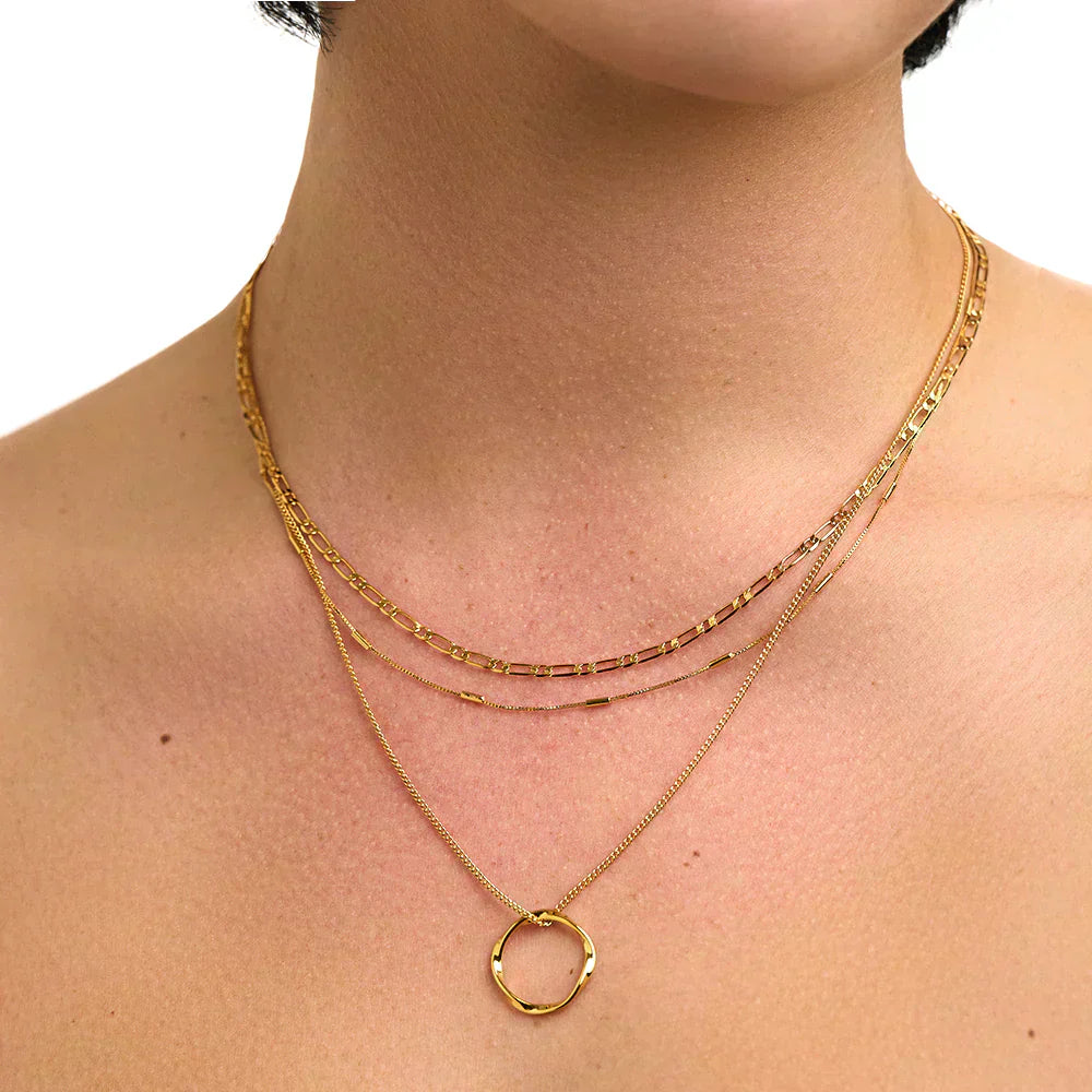 Collier circulaire ouvert à trois rangées dorées
