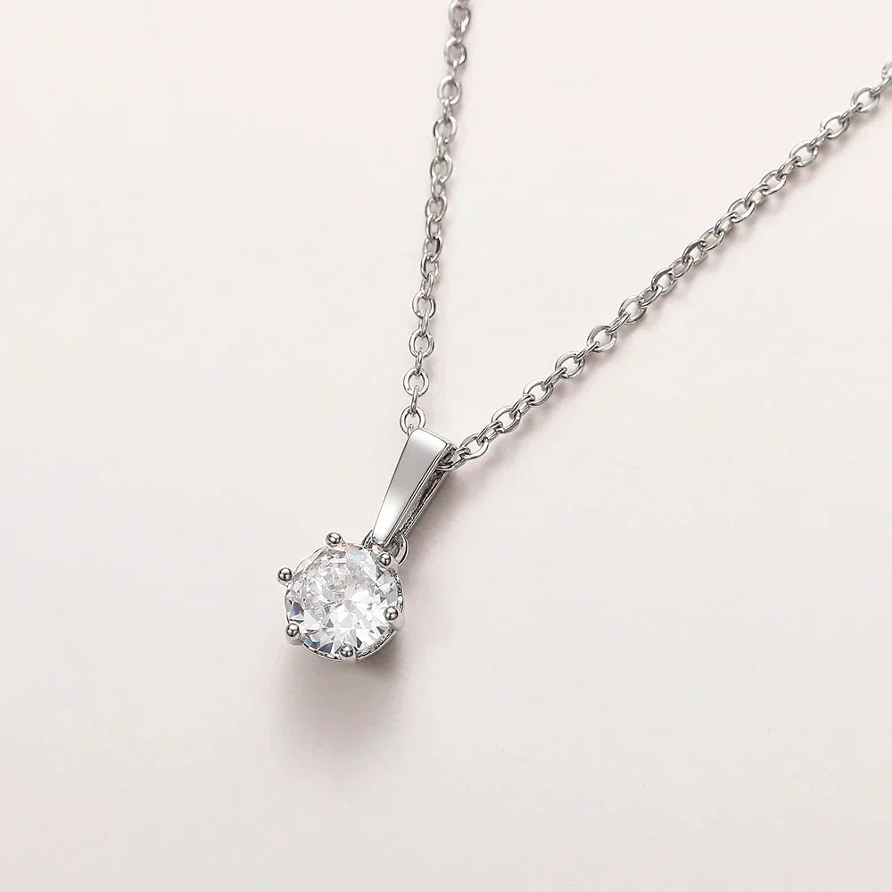 Collier Élégant avec Pendentif en Zirconium