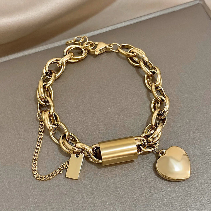 Bracelet en or épais en forme de cœur