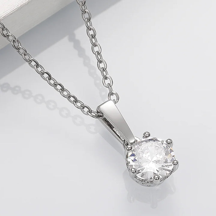 Collier élégant avec pendentif en zircon