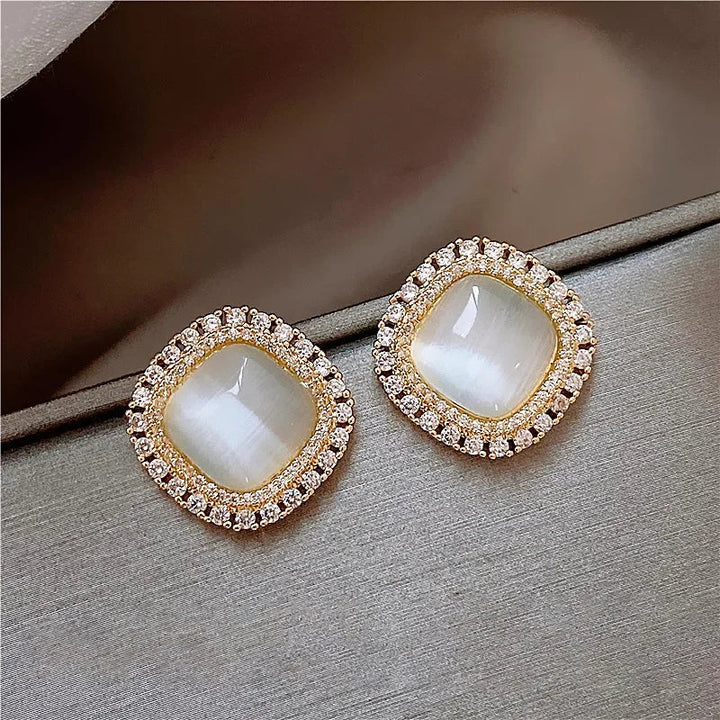 Boucles d'oreilles carrées chics avec opale et zircon