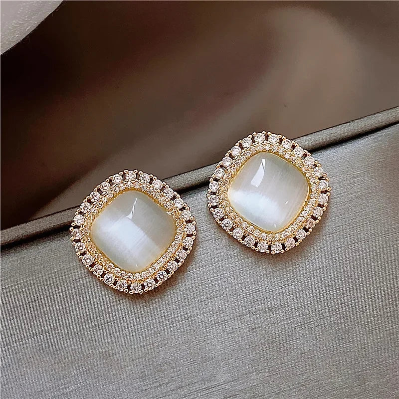 Élégantes Boucles d'Oreilles Carrées en Opale et Zircon