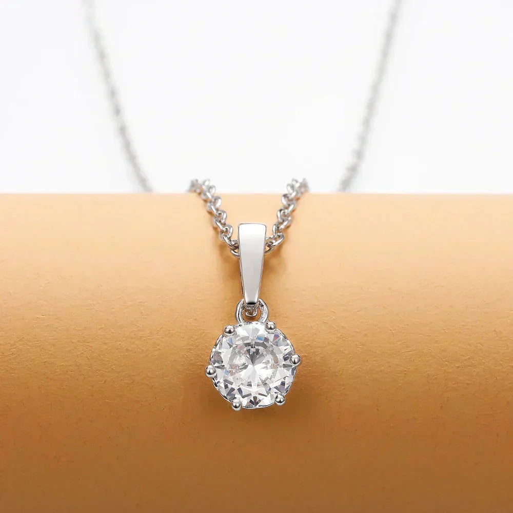 Collier élégant avec pendentif en zircon