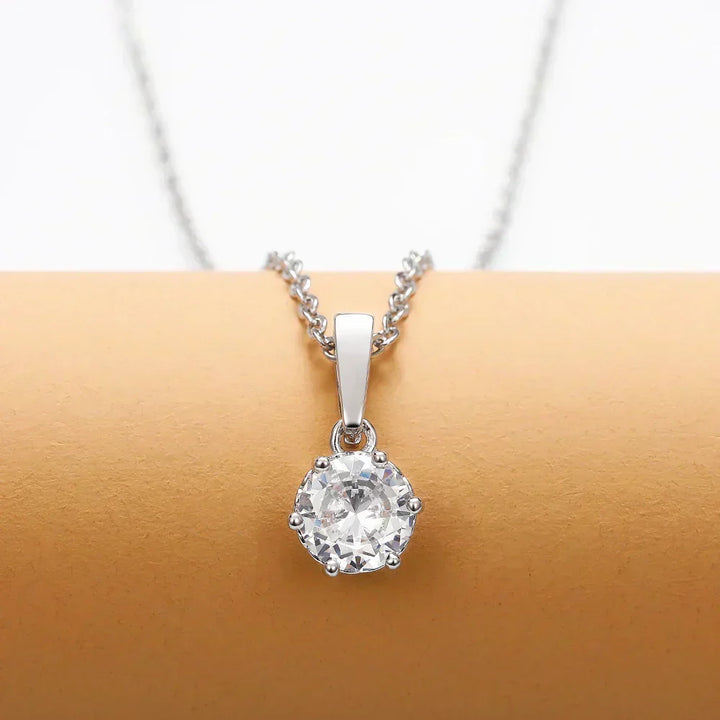 Collier élégant avec pendentif en zircon