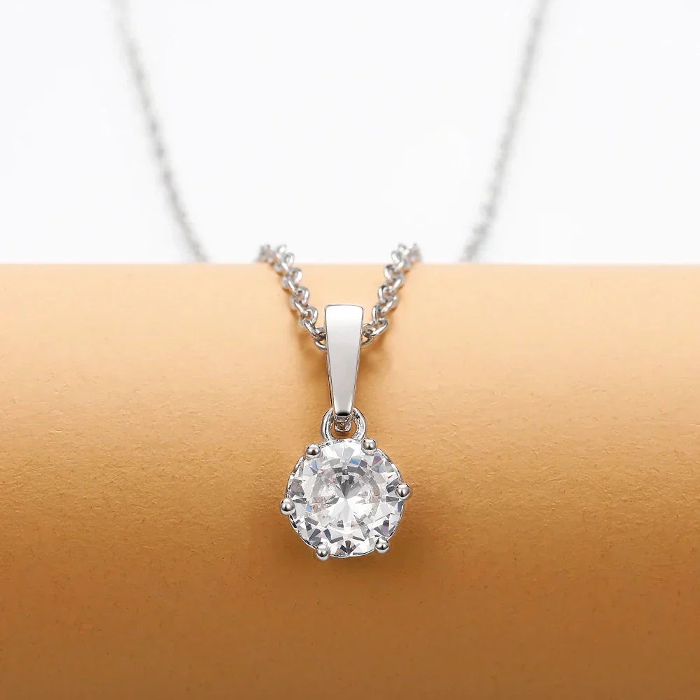 Collier Élégant avec Pendentif en Zirconium