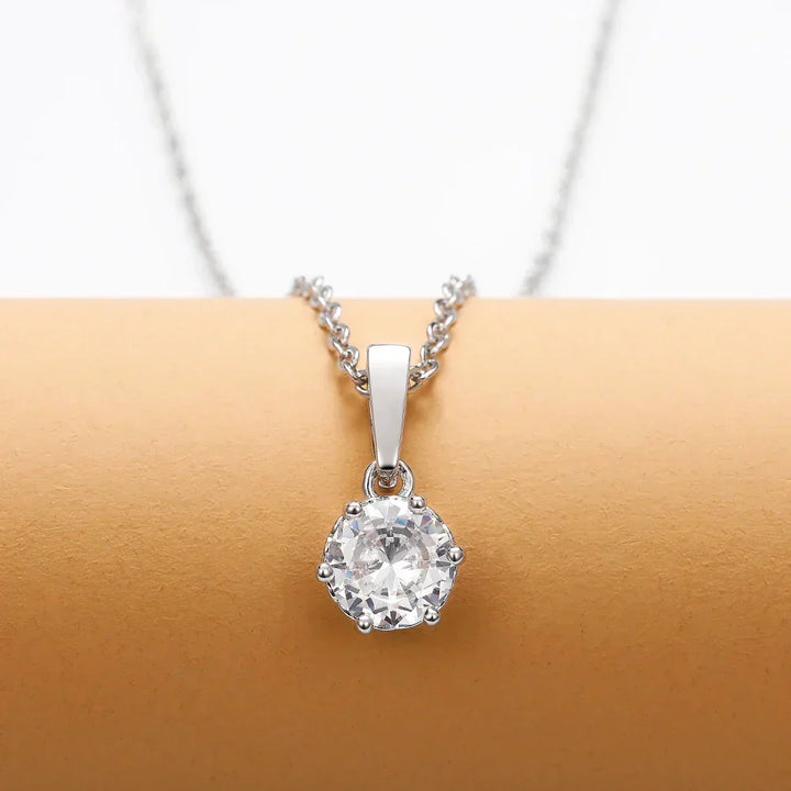 Collier Élégant avec Pendentif en Zirconium