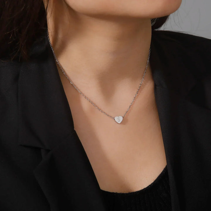Collier Choker Intemporel avec Initiale en Forme de Cœur