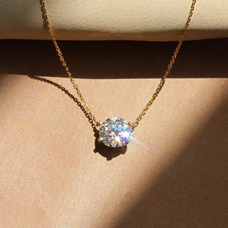 Collier élégant avec cristal solitaire