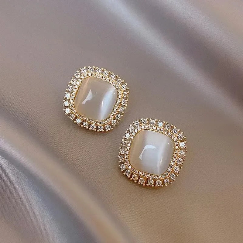 Élégantes Boucles d'Oreilles Carrées en Opale et Zircon