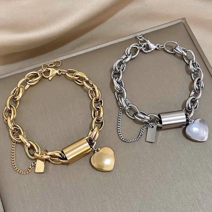 Bracelet en or épais en forme de cœur