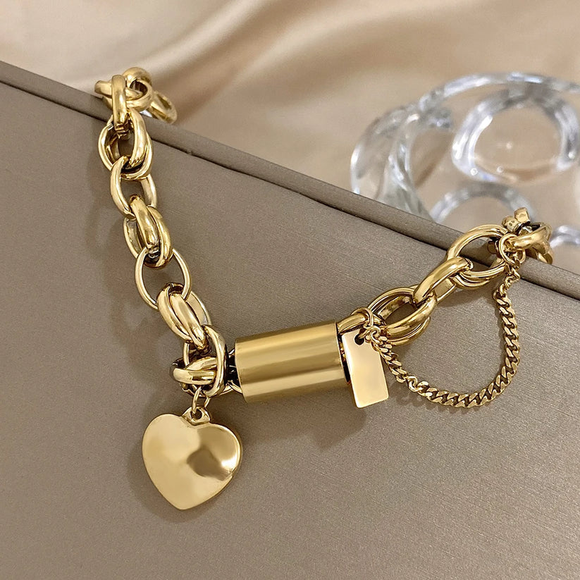 Bracelet en or épais en forme de cœur