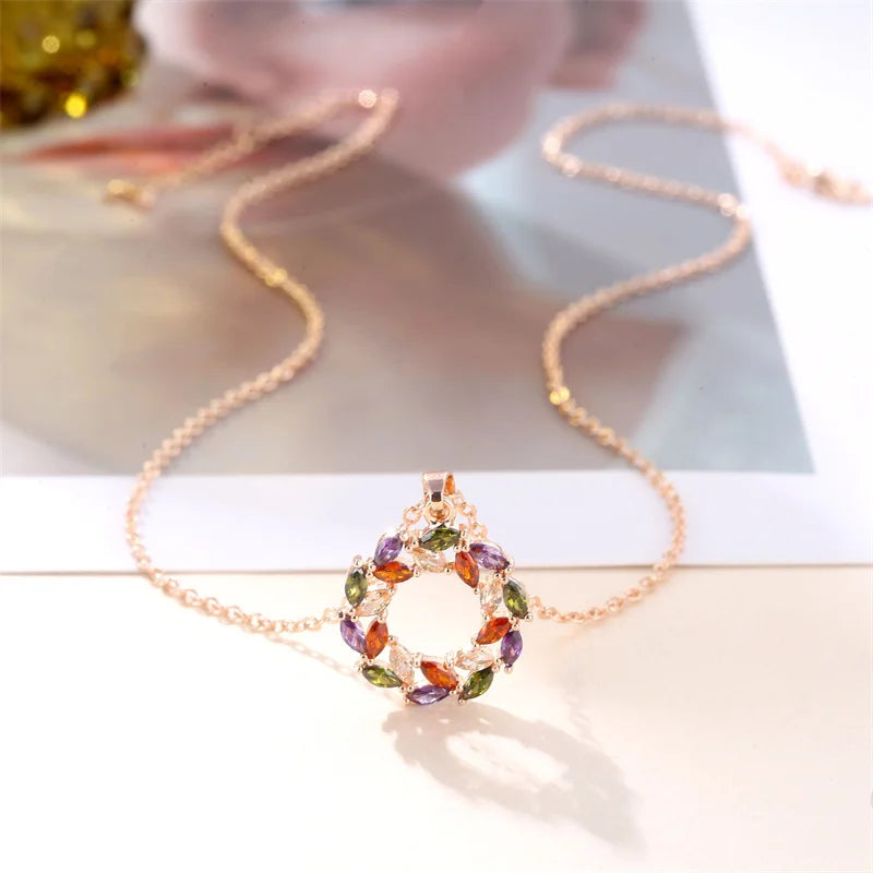 Collier Éclatant avec Pendentif Arc-en-Ciel