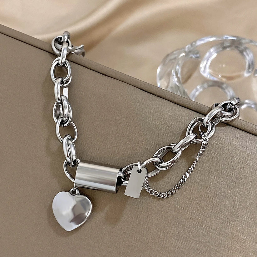 Bracelet en or épais en forme de cœur