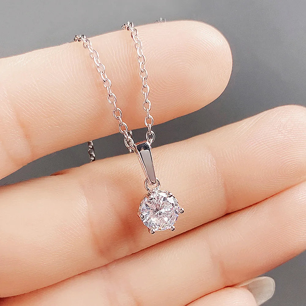 Collier élégant avec pendentif en zircon