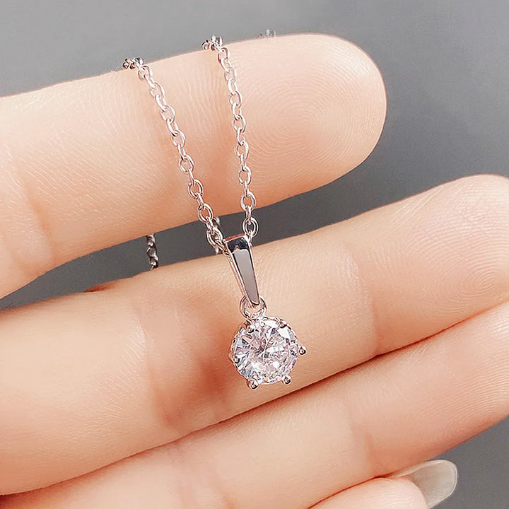 Collier Élégant avec Pendentif en Zirconium