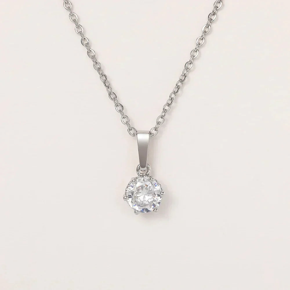 Collier élégant avec pendentif en zircon