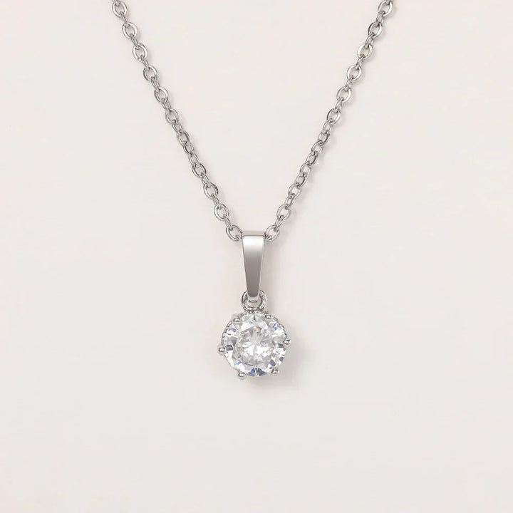 Collier élégant avec pendentif en zircon