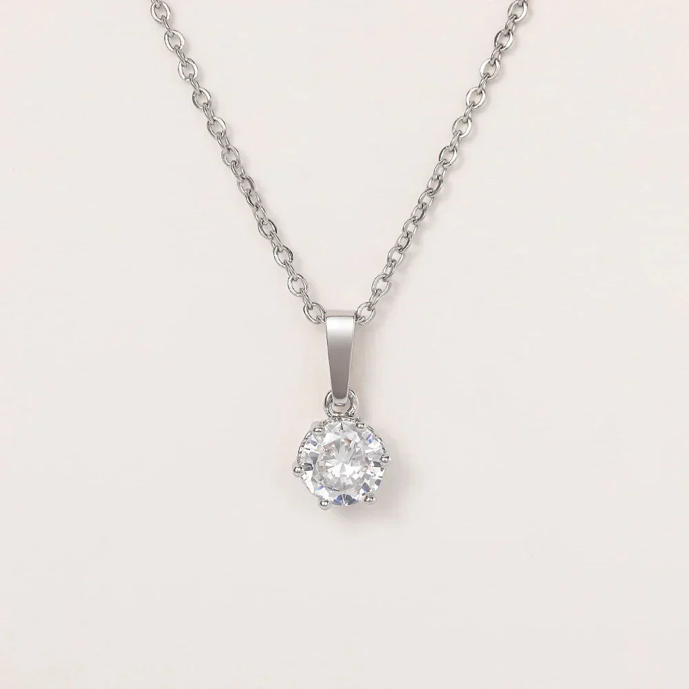 Collier Élégant avec Pendentif en Zirconium