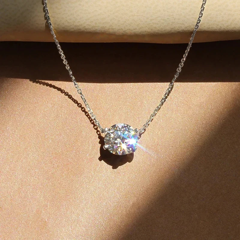 Collier élégant avec cristal solitaire