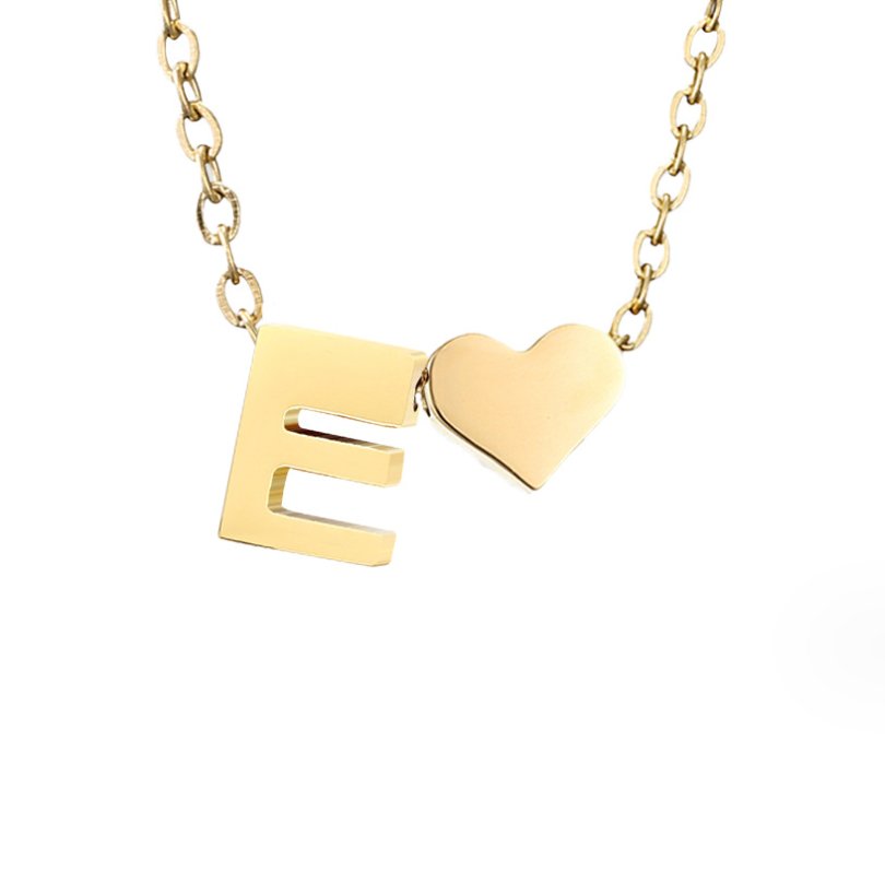 Collier Intemporel avec Pendentif en Forme de Cœur et Initiale