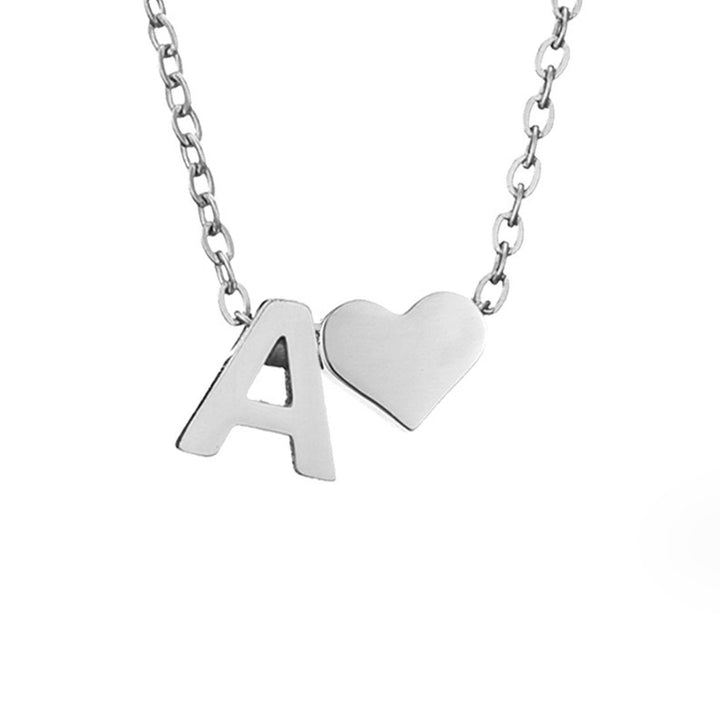 Collier Intemporel avec Pendentif en Forme de Cœur et Initiale