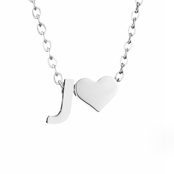 Collier Intemporel avec Pendentif en Forme de Cœur et Initiale