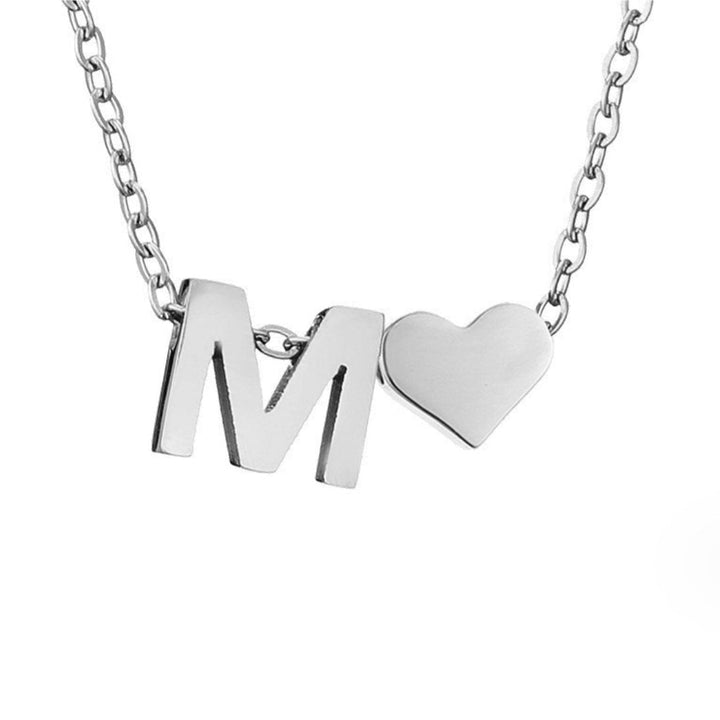 Collier Intemporel avec Pendentif en Forme de Cœur et Initiale