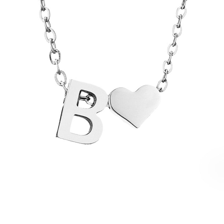 Collier Intemporel avec Pendentif en Forme de Cœur et Initiale