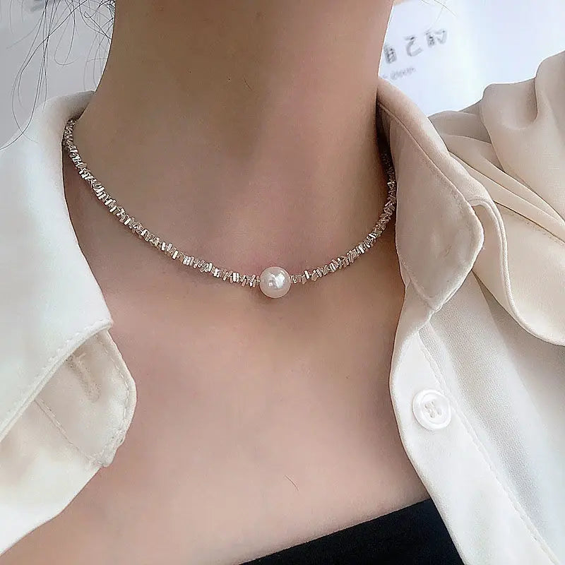 Collier rétro orné de perles