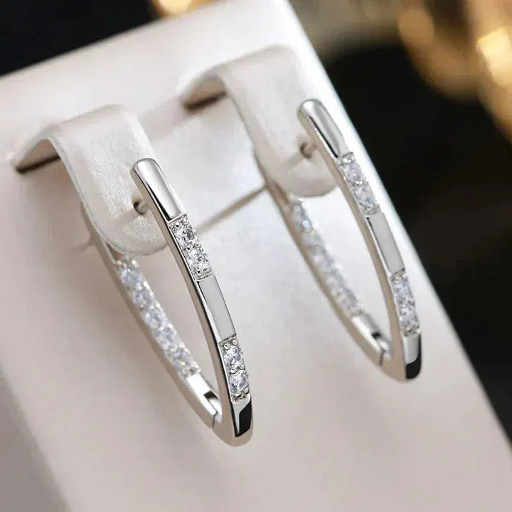Élégantes boucles d'oreilles ornées de zirconium