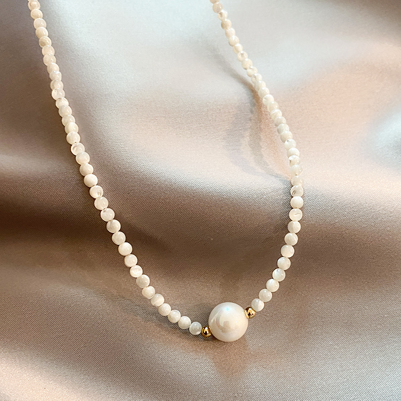 Élégant Collier avec Perle
