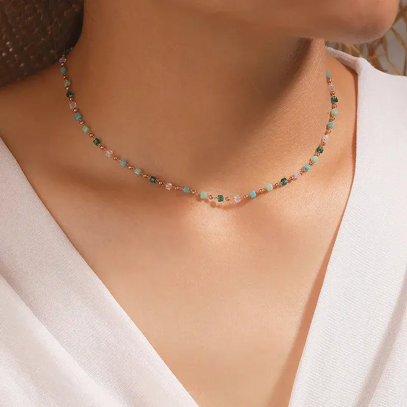 Collier Plaqué Or avec Éléments Multicolores en Pierre