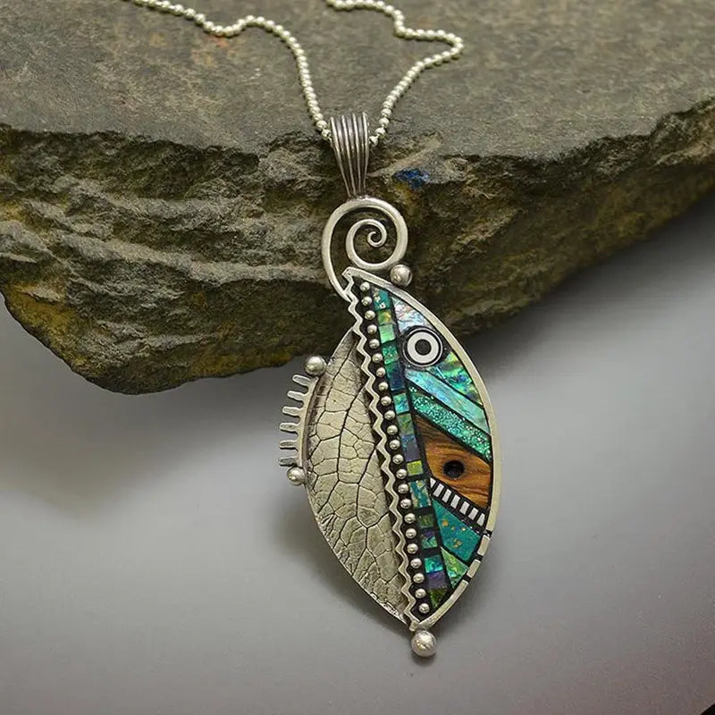 Collier Vintage en Argent orné d'une Feuille Verte et de Cristaux