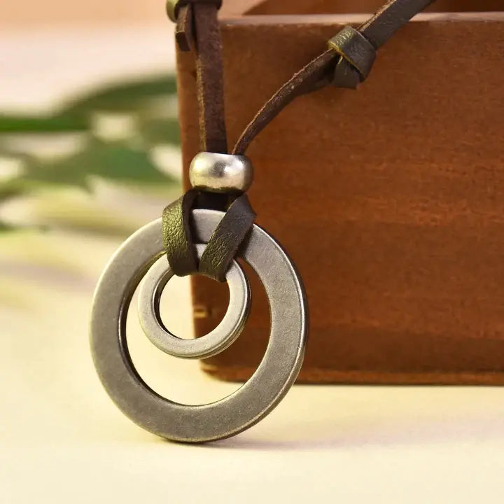 Collier Vintage en Cuir avec Finition Plaquée Argent