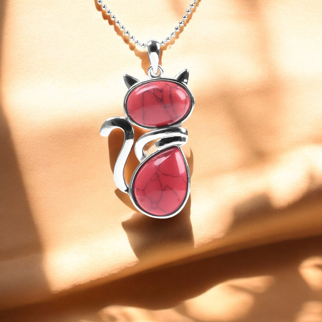 Collier orné d'un pendentif en pierre naturelle