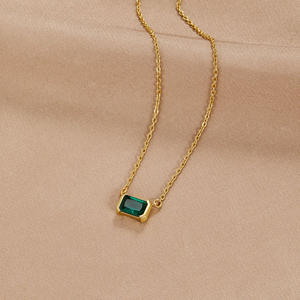 Collier Élégant avec Émeraude