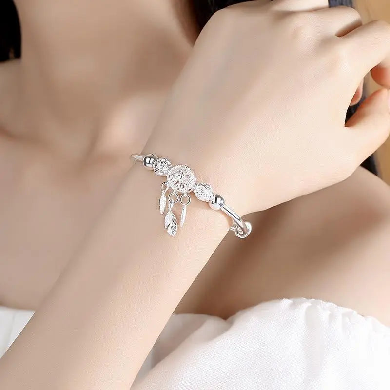 Bracelet en argent orné d'un pendentif attrape-rêves