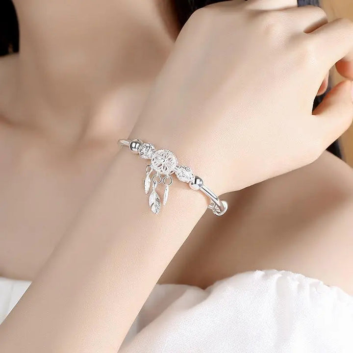 Bracelet en argent orné d'un pendentif attrape-rêves